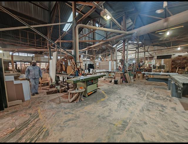 1,850M² WAREHOUSE FOR SALE IN BOOYSENS RESERVE